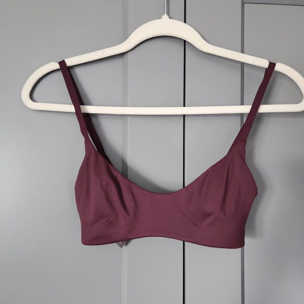 New Nike Skims Matte Micro Scoop Bra XS Currant Sports NSKM BRSPT5120-CUR